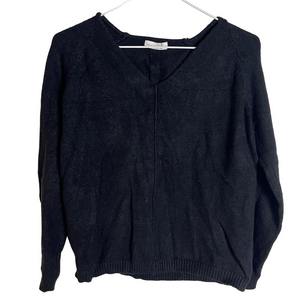 Version Feminine Black V-Neck Romantic Button Back Detail Sweater Minimalist